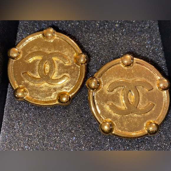 CHANEL CC logo earrings - Picture 8 of 9